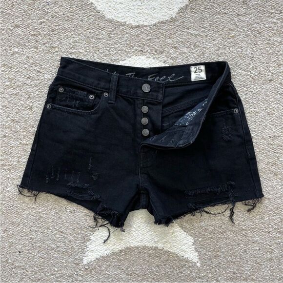 We The Free Size 25 Sofia Button Fly Black Distressed Denim Shorts Free People - Picture 1 of 9